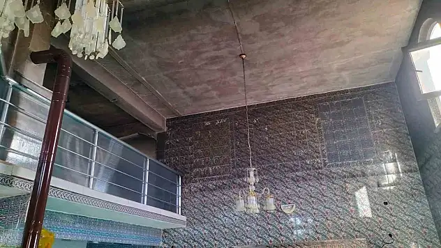 Cami De Çıkan Yangın Korkuttu