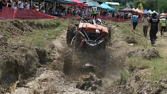 Çamur ve adrenalin Yenice'de buluştu: Off-Road tutkunları nefes kesti