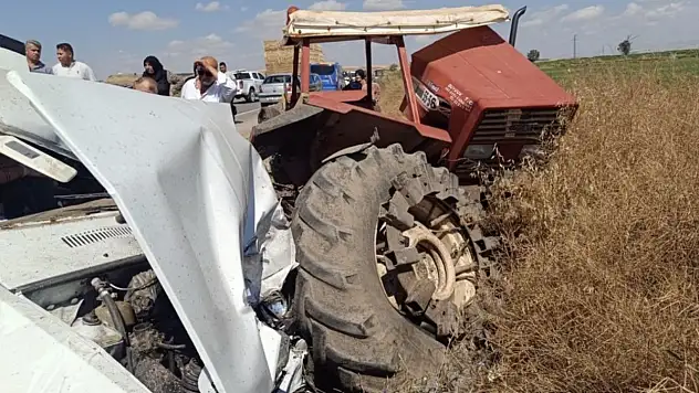 Çankırı'da otomobil park halindeki traktöre çarptı: 3 ölü, 1 yaralı