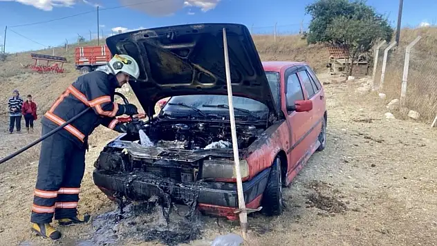 Çankırı'da park halindeki otomobilde çıkan yangın söndürüldü