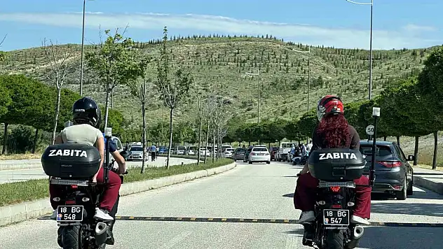 Çankırı'da YKS'ye geç kalan adayların yardımına zabıta ekipleri yetişti