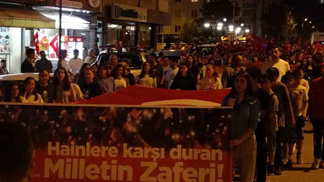 Çankırı'da Yüzlerce Vatandaş 15 Temmuz Şehitleri İçin Yürüdü