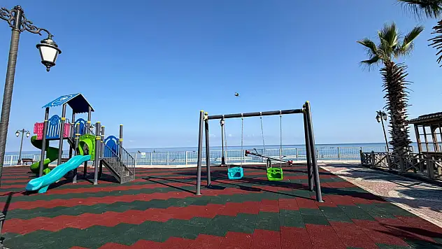 Çatalzeytin'de Meydan Parkın Yapımı Tamamlandı