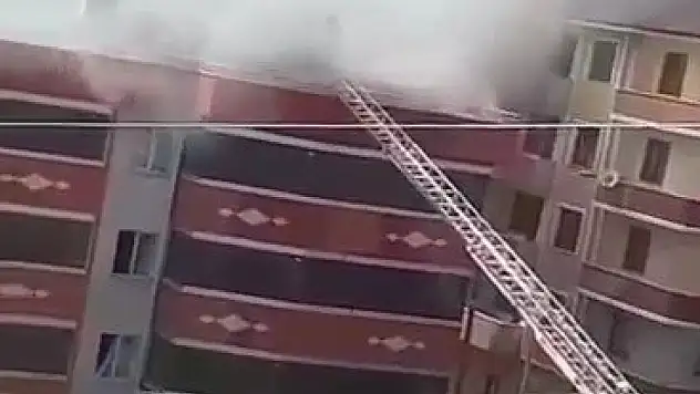 Çatı Katında Çıkan Yangın Söndürüldü