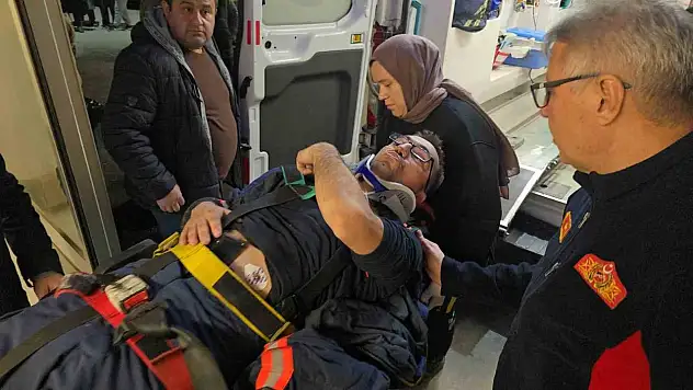 Çatı Yangına Müdahale Eden İtfaiye Eri Yaralandı