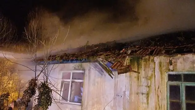 Çatı Yangını Korkuya Neden Oldu
