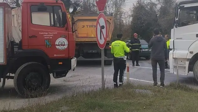Çaycuma'da Tır, Otomobile Çarptı