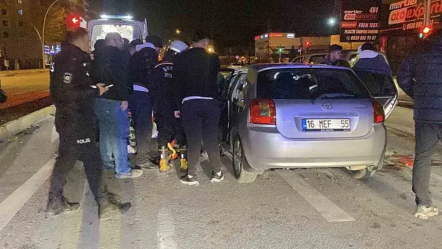 Çekici İle Çarpışan Otomobil Hurdaya Döndü