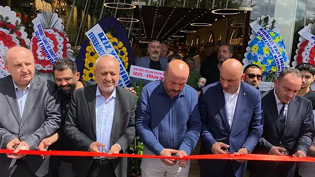 Çengeller Kuruyemişçisi İkinci Şubesini Açtı