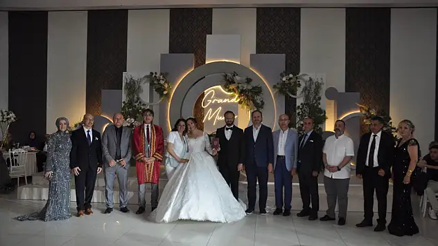 Ceren Ve Canahmet Dünya Evine Girdi