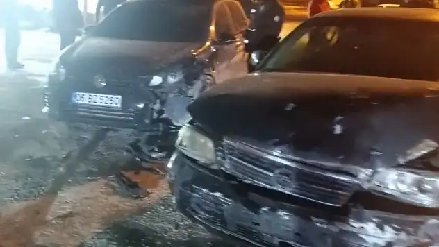 Çevirmeden Kaçan Araç Kaza Yaptı