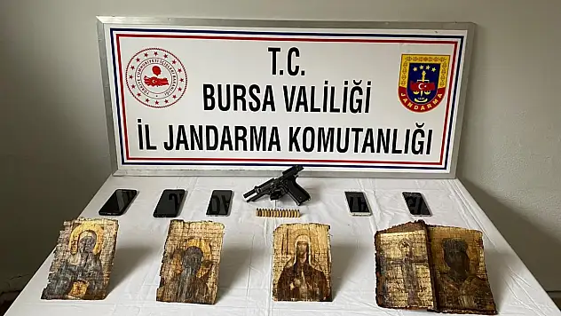 Ceylan Derisine Yazılı 2 Bin Yıllık İncil Ele Geçirildi