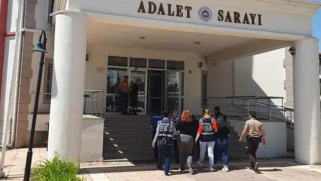 Cezaevinden İzinli Çıkıp, Dönmediler