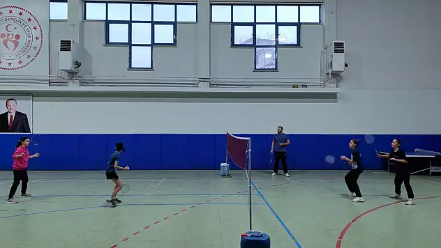 Cide'de Badminton Antrenmanları Sürüyor