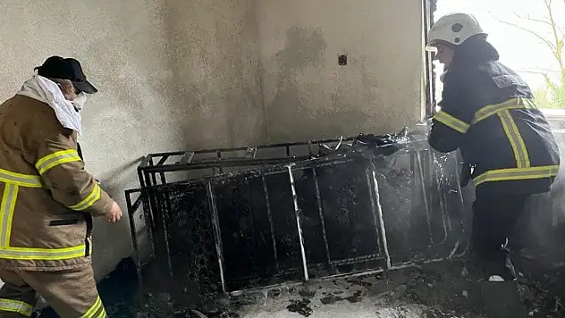Çıkan Yangında Ev Kullanılmaz Hale Geldi