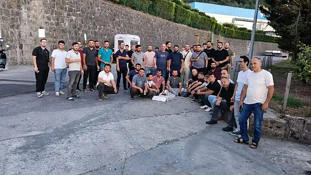 Çınar Çelik işçilerinden oturma eylemi