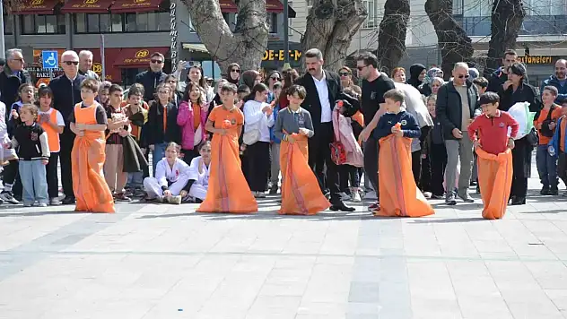 Çocuk Şenliği Sinop'ta Renkli Görüntülere Sahne Oldu