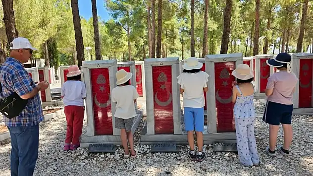 Çocuklar Çanakkale'de Tarihle, Denizle Ve Maneviyatla Buluştu