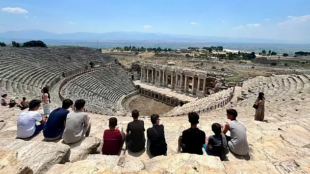Çocuklar Fethiye'de Yazın Tadını Çıkartıyorlar