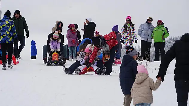 Çocuklar Ilgaz'da karın tadını çıkardı