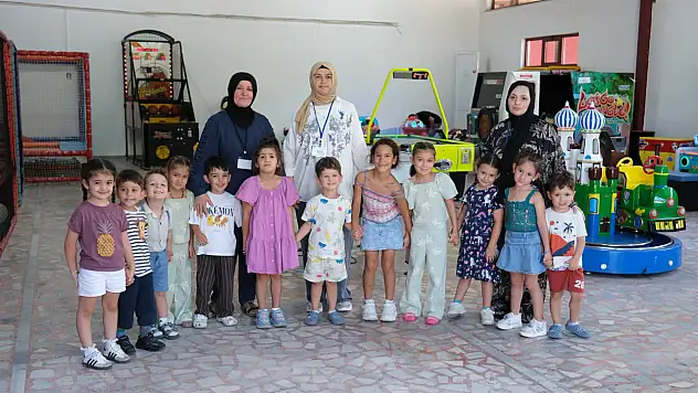 Çocuklar Kapalı Oyun Parkında Doyasıya Eğlendi
