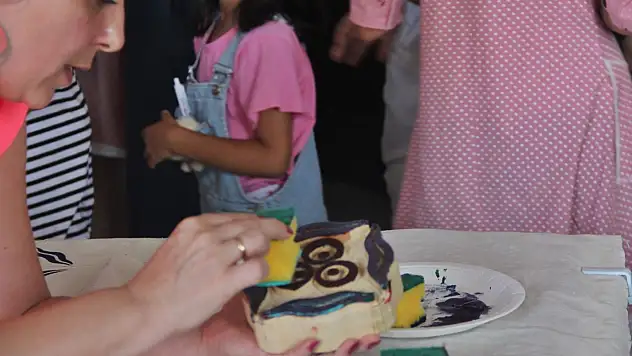 Çocuklar sanat atölyelerinde eğlendi