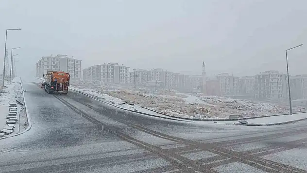 Çorum Belediyesi Ekiplerinden Kar Mesaisi
