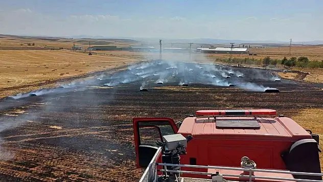 150 Balya Ve 20 Dönüm Tarla Yanarak Küle Döndü