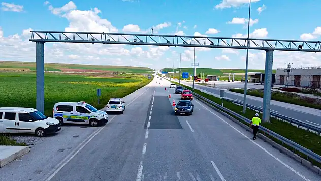 Çorum'da Bayram Tatili İçin Yola Çıkan Sürücülere Leblebi İkramı