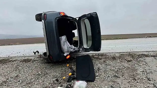 Çorum'da devrilen otomobildeki 5 kişi yaralandı