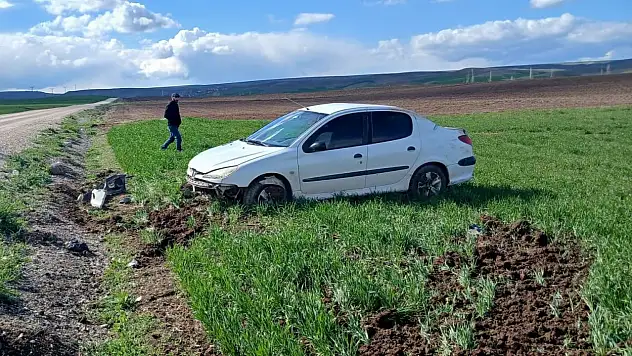 Çorum'da Devrilen Otomobilin Sürücüsü Yaralandı