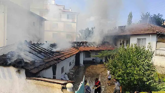 Çorum'da Ev Yangını: 1 Kişi Dumandan Etkilendi