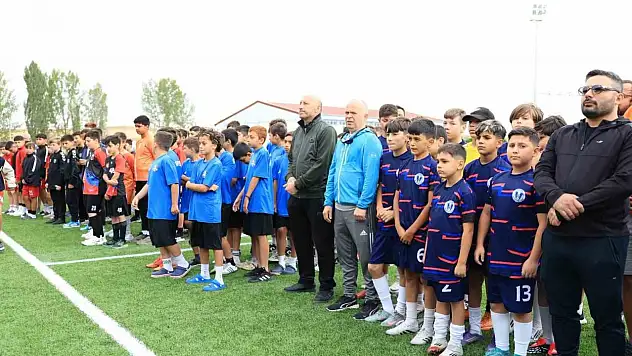 Çorum'da futbol şöleni: 400 sporcunun katıldığı Hitit Cup başladı