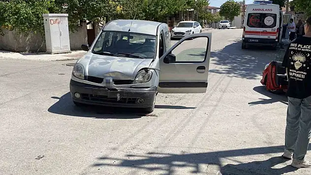Çorum'da Hafif Ticari Araç İle Otomobil Çarpıştı