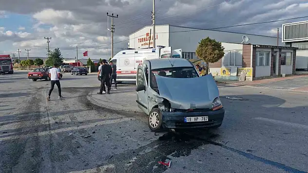 Çarpıştılar: 3 Yaralı