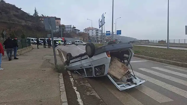 Çorum'da Hafif Ticari Araç İle Otomobil Çapıştı: 1 Yaralı