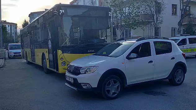 Çorum'da Halk Otobüsü İle Otomobil Çarpıştı: 4 Yaralı