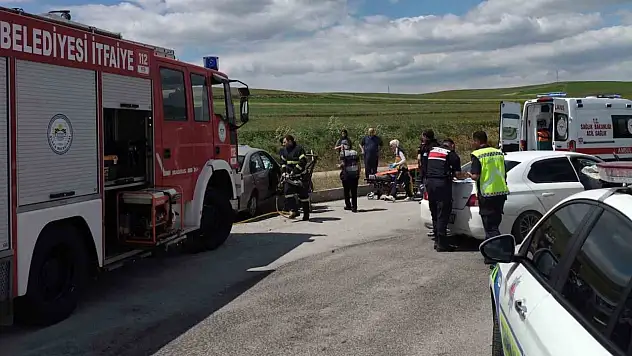 Çorum'da iki otomobil çarpıştı: 1 yaralı