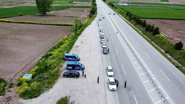 Çorum'da jandarma ekiplerinin bayram tedbirleri sürüyor