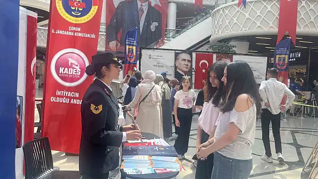 Çorum'da Jandarma stantlarına vatandaşlardan büyük ilgi