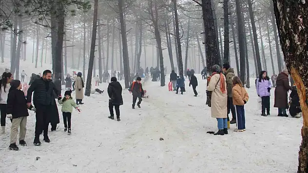 Çorum'da Kar Festivali Vatandaşların Akınına Uğradı
