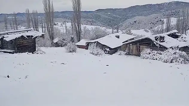 Çorum'da Kar Yağışı Köyleri Beyaza Bürüdü