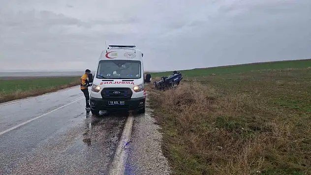 Çorum'da Kayganlaşan Yolda Otomobil Şarampole Devrildi: 1 Yaralı