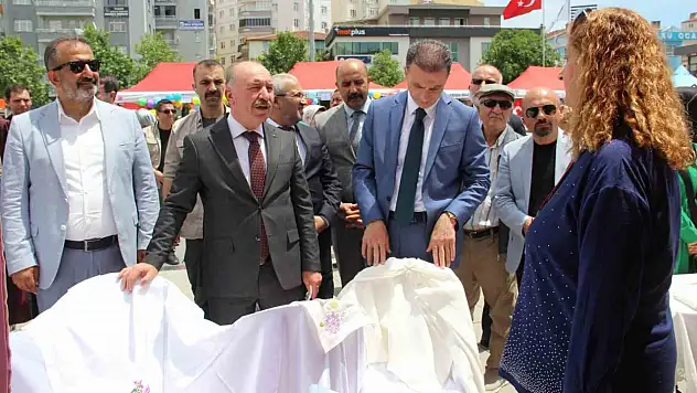 Çorum'da kursiyerlerin 1 yıldır yaptığı el emeği ürünler görücüye çıktı