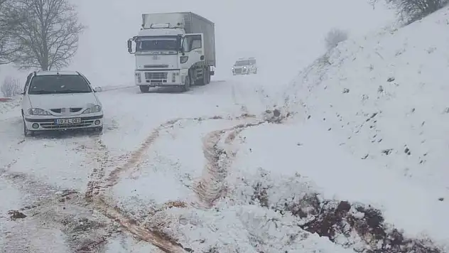 Çorum'da Mahsur Kalan Araçlar İçin Ekipler Seferber Oldu