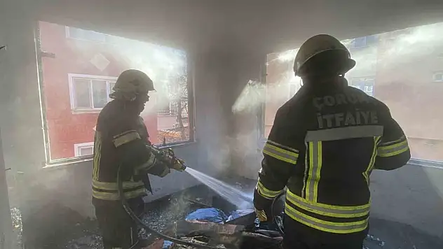 Çorum'da Metruk Binada Korkutan Yangın