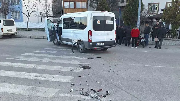 Çorum'da Minibüs İle Motosiklet Çarpıştı: 1 Yaralı