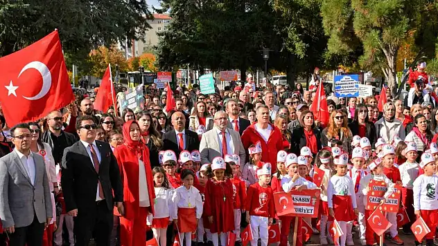Cumhuriyet Coşkusunu Meydanalara Taşıdı