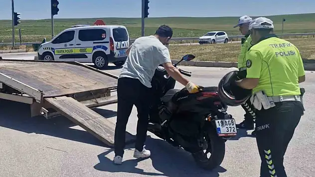 Çorum'da motosiklet ile otomobil çarpıştı: 1 yaralı