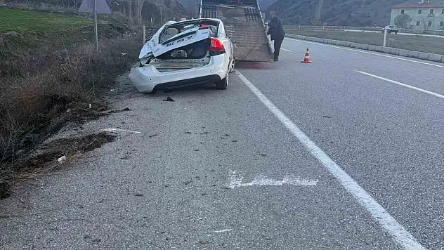 Çorum'da Otomobil Dereye Devrildi: 4 Yaralı
